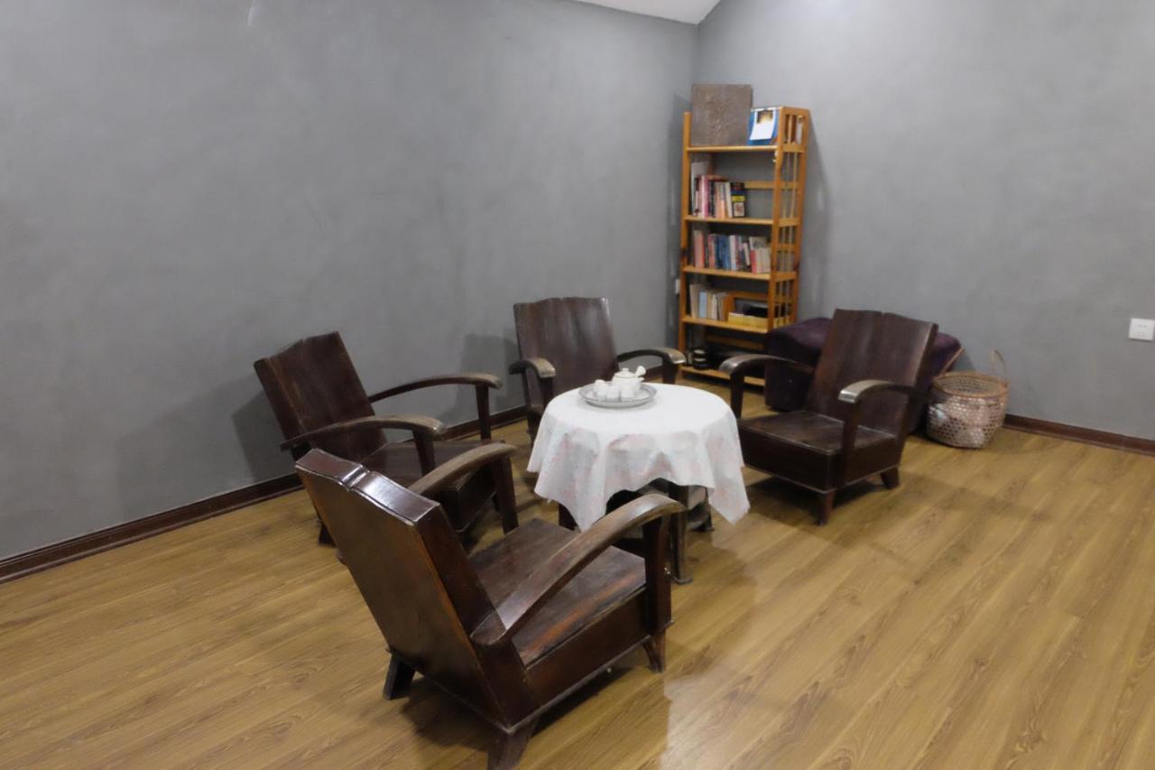 Ferienwohnung La Sen_Thu An_Phong Don Co Cua So Nhin Ra Ban Cong Thon An Hoa Exterior foto